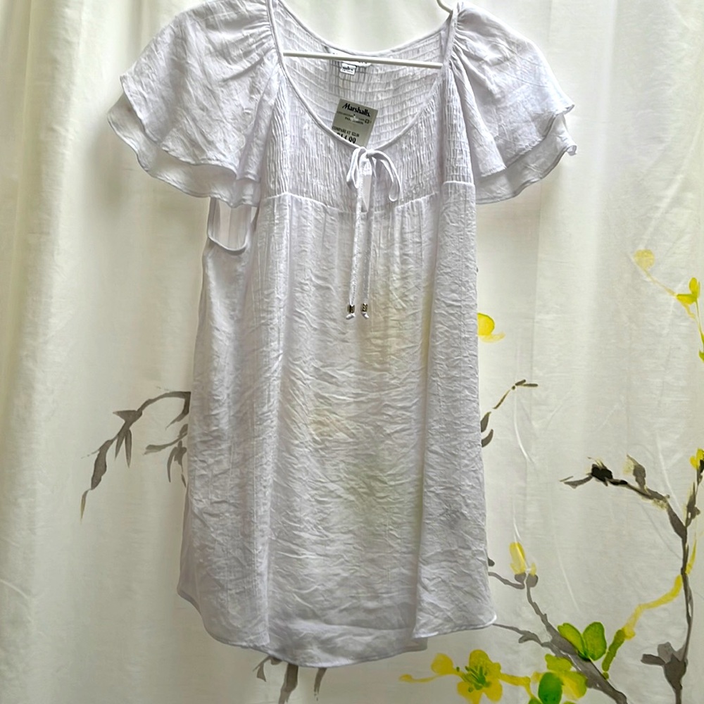 White summer top with ruffle sleeved